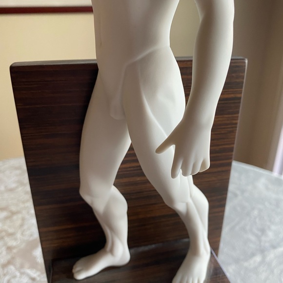 RETIRED 2008 ‘HIGHER LLADRO’ porcelain figurine-Item #01011899 - Picture 6 of 11